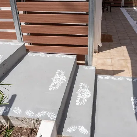 The Garden Of Zephyrus - Halepa חאניה