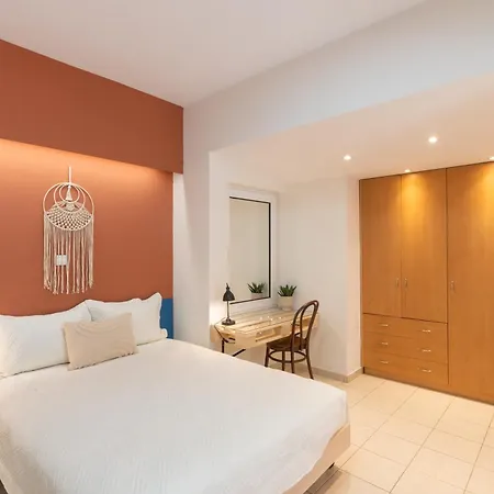 The Garden Of Zephyrus - Halepa Daire Hanya